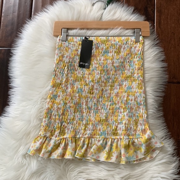 Nasty gal Shirred Ruffle Floral Mini Skirt. Sz 4 - Picture 3 of 10